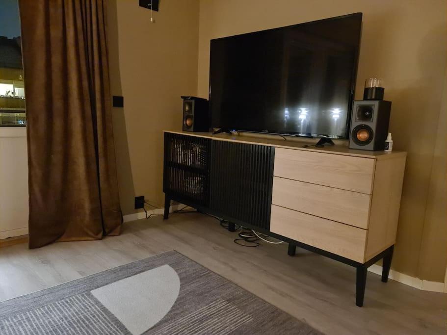 Koselig Og Moderne Leilighet, Meget Sentralt I Narvik Med Gratis Parkering! Esterno foto