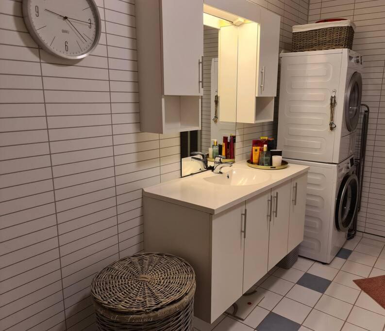 Koselig Og Moderne Leilighet, Meget Sentralt I Narvik Med Gratis Parkering! Esterno foto